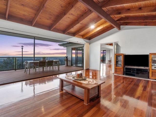PANORAMIC ACREAGE LIVING WITH BREATHTAKING HORIZON VIEWS