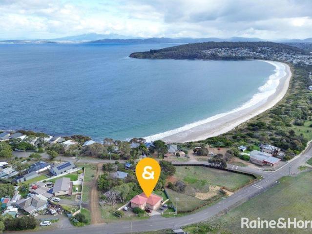 Panoramic Beach & Bay Views 2 Minute Walk to the Beach