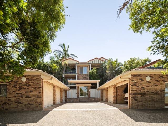 Panoramic Brisbane CBD Views from a Beautifully Renovated Residence