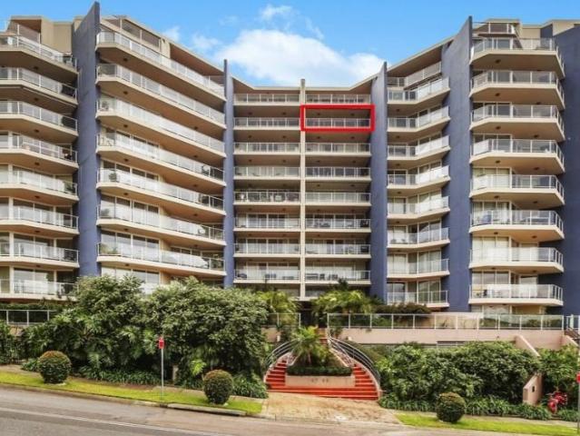 Panoramic Brisbane Water Views & Modern Resort Style Living