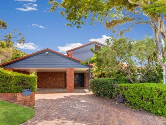 Large 4 Bedroom 3 Bathroom Home with Pool