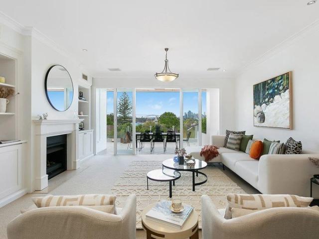 Panoramic Harbour Views & Refined Family Living