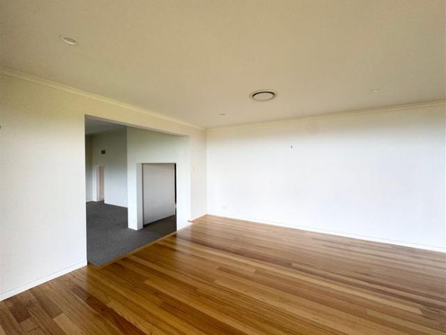 Panoramic Hinterland Living with Dual Accommodation Close to Maleny CBD