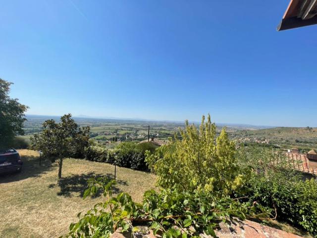 Panoramic historic country house with great potential Cort. 83m² Cortona