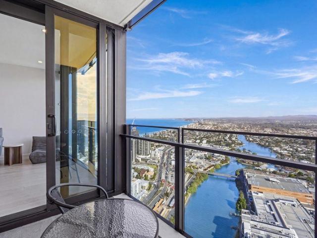 Panoramic Ocean, Hinterland & City Views in the Heart of Broadbeach