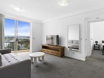 Panoramic Ocean, River & Skyline Views from the Top Floor of Palazzo Colonnades