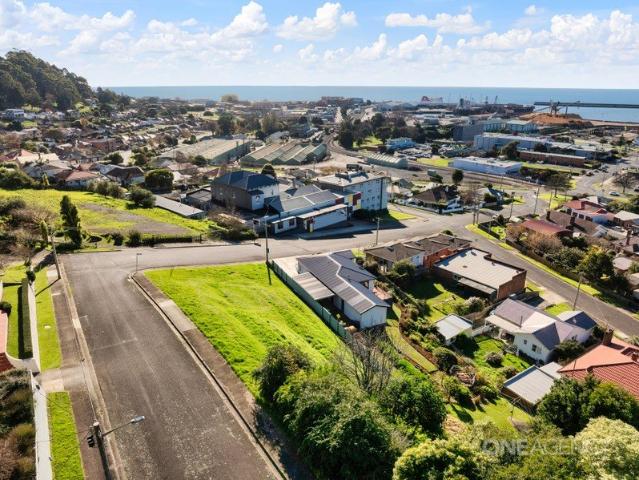 Panoramic Ocean Views & CBD Convenience Build Your Vision Here!