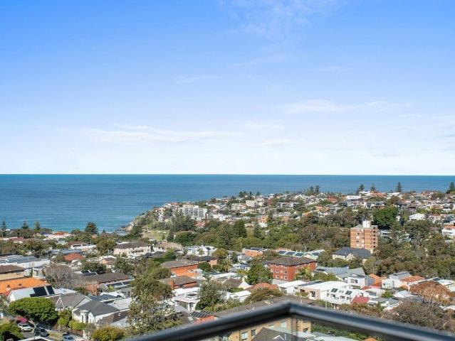 Panoramic Ocean Views from a Prized North East Facing Top Floor Position