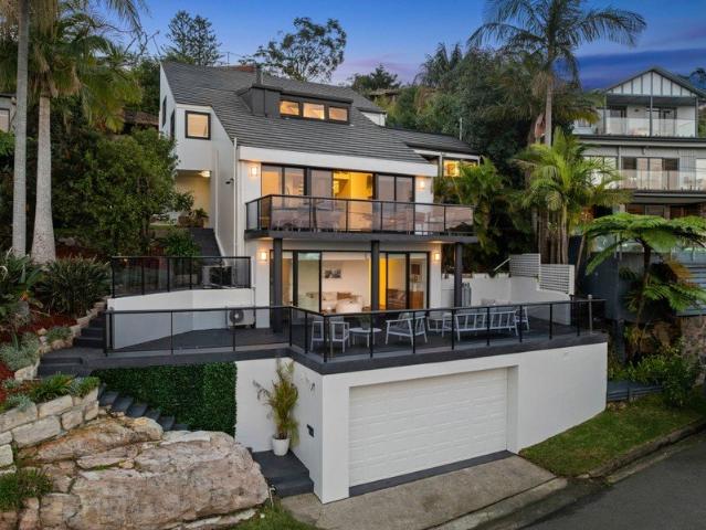 Panoramic Ocean Views from an Exclusive Cul de Sac