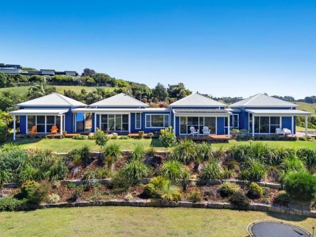 Panoramic ocean views from one of Byron's most coveted ridgelines