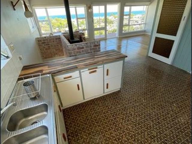 Panoramic Ocean Views & Short Stroll to the Beach