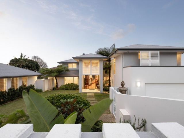 Panoramic Ocean Views, Resort Pool & Private Guest Retreat