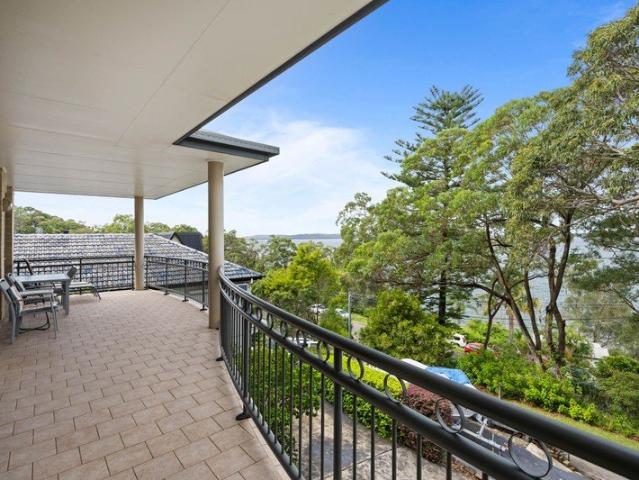 PANORAMIC LAKE VIEWS IN A PRIVATE AND QUIET LOCATION ON LAKE MACQUARIE