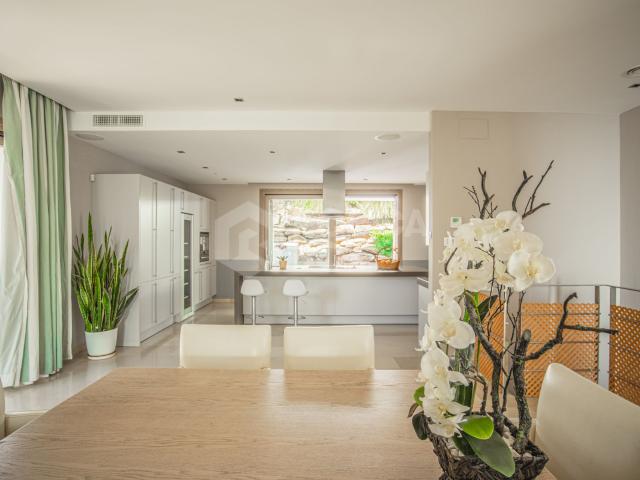 Panoramic Luxury Villa with 9 Bedrooms andSea Views