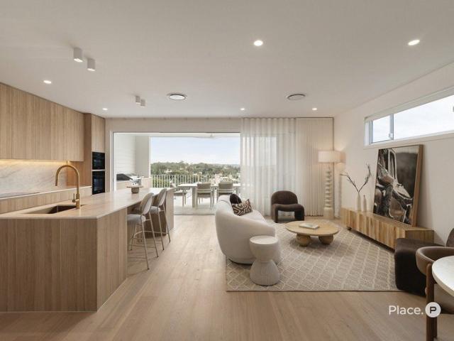 Panoramic Mountain Views and Brand New Family Living