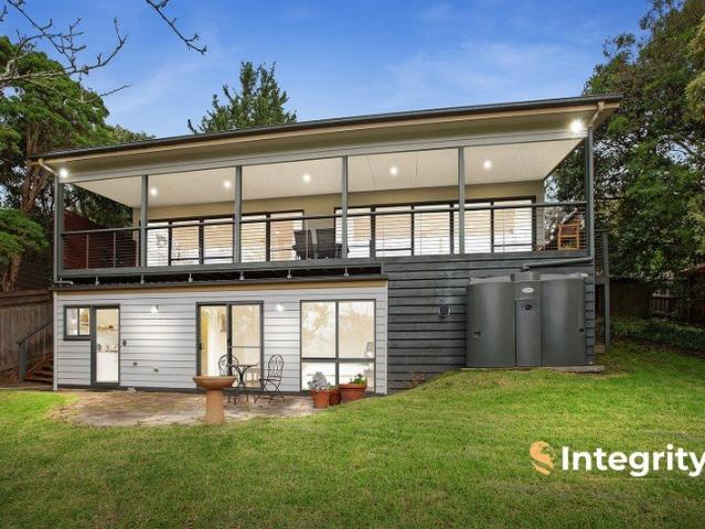 Panoramic Mountain Views & Exceptional Family Living