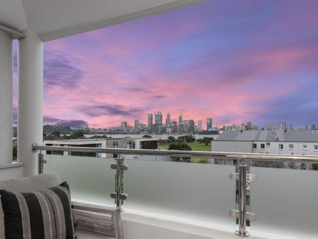 Panoramic Swan River, City Skyline & Kings Park Views