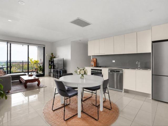 Panoramic Sydney views from a designer living space