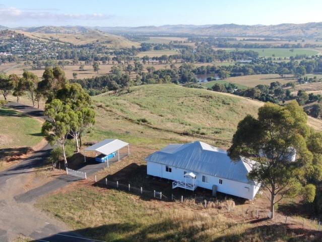 Panoramic River, Valley & Mountain Views from an Exceptional Family Home!