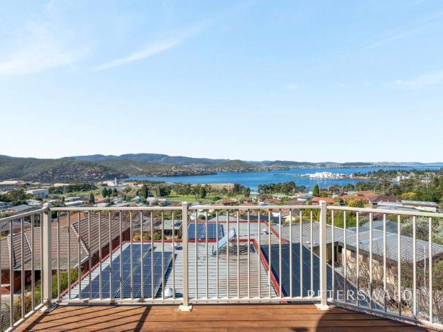 Panoramic River Views and Flexible Living on the Lutana Hill