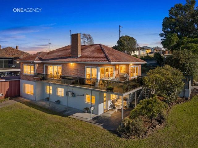Panoramic River Views & Flexible Family Living