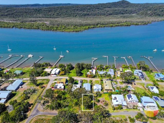 PANORAMIC WATER VIEWS FANTASTIC COASTAL POSITION!