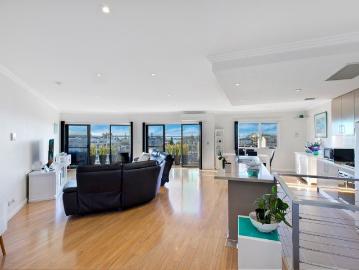 Panoramic Water Views, Space & Convenience