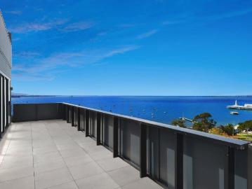 Panoramic Waterfront Views Exclusive Level 8