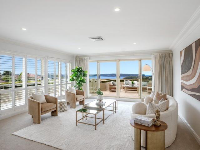 Panoramic Top Floor Apartment With 341SQM House Like Proportions