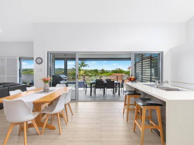 Panoramic views and flexible family living