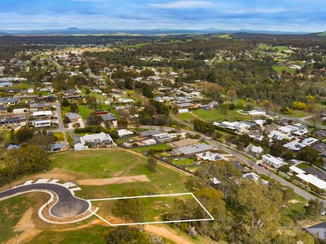 Panoramic views and premium position in Franklin Views 1010m2 Lot 16