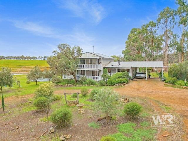 PANORAMIC VIEWS, ABUNDANT WATER & THE ULTIMATE COUNTRY LIFESTYLE