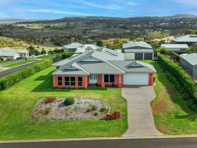 Panoramic Views & Bespoke Luxury Living In Highfields