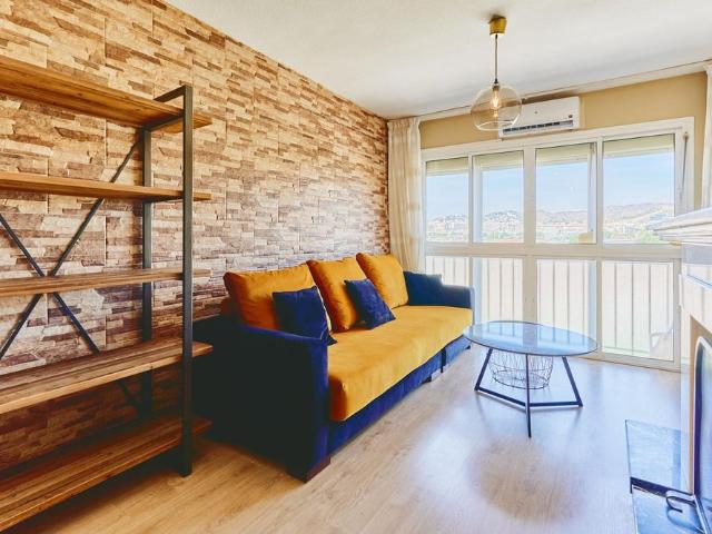 Panoramic views, endless light, and warmth on the top floor: your new home in Málaga