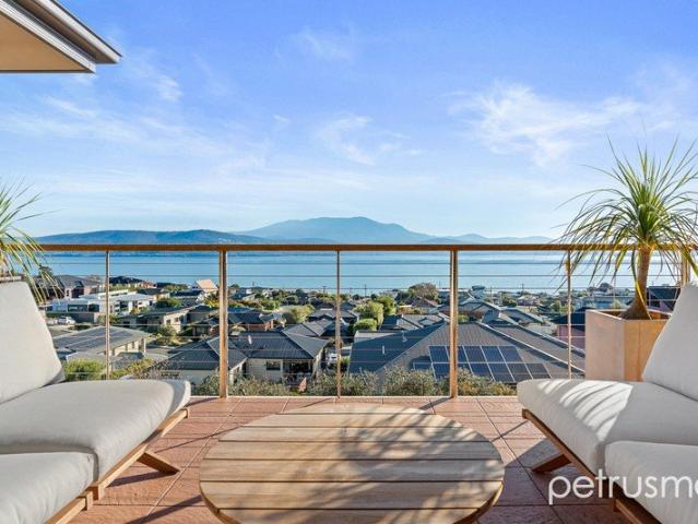 Panoramic views, flexible family living & a premium lifestyle