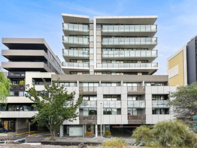 PANORAMIC VIEWS FROM CORNER APARTMENT