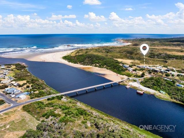 Panoramic Views In A Coastal Hotspot!