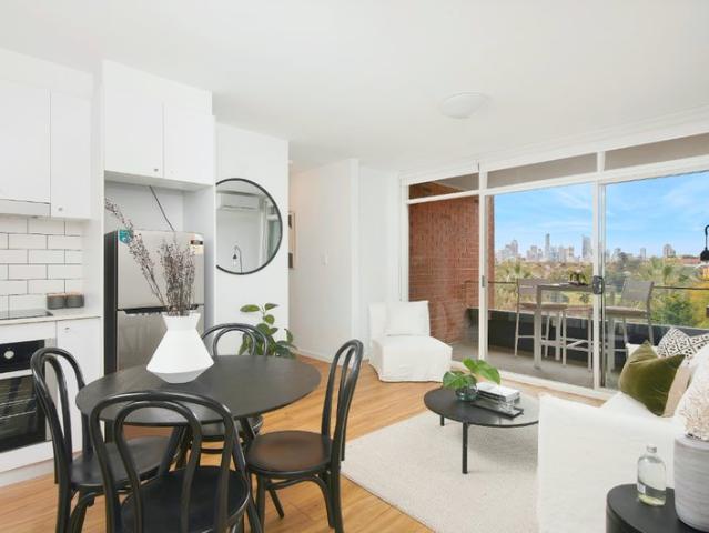 Panoramic Views in a Prime Annandale Setting