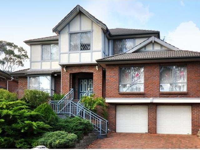 Panoramic Views & Spacious Family Living