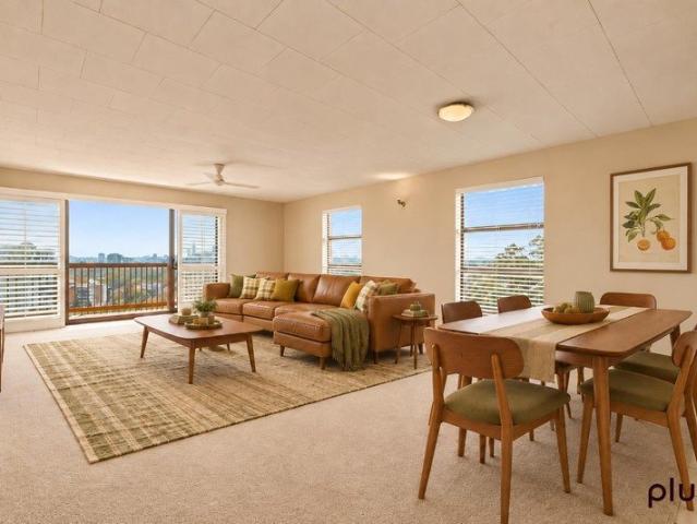 Panoramic Views & Spacious Living in Elevated Taringa