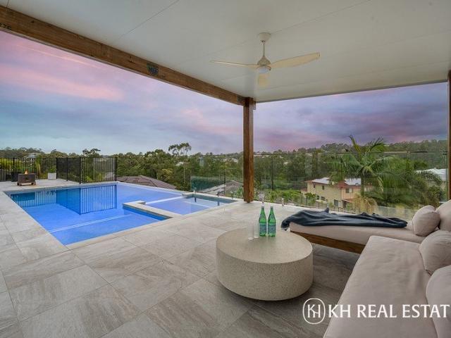 PANORAMIC VIEWS. RESORT STYLE LIVING. PRESTIGIOUS GREENWOODS ESTATE