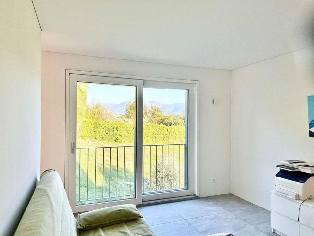 Panoramic Villa with Lake View and Unique Design Via Mondacce, Minusio