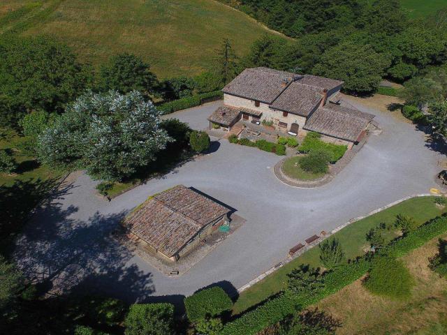 PANORAMICA DELL'IMMOBILE E POSIZIONE 410m² Cetona