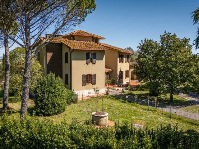 Panoramica Dell'immobile E Posizione 434m² Siena