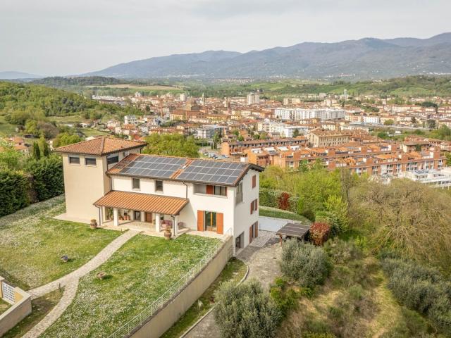 PANORAMICA DELL'IMMOBILE E POSIZIONE 470m² San Giovanni Valdarno
