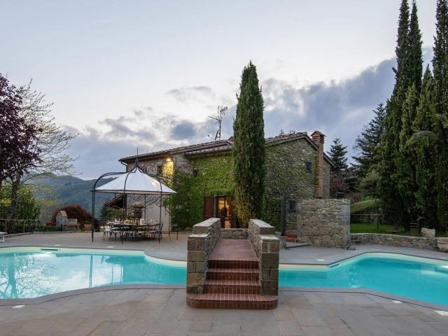 Panoramica Dell'immobile E Posizione 504m² Stia