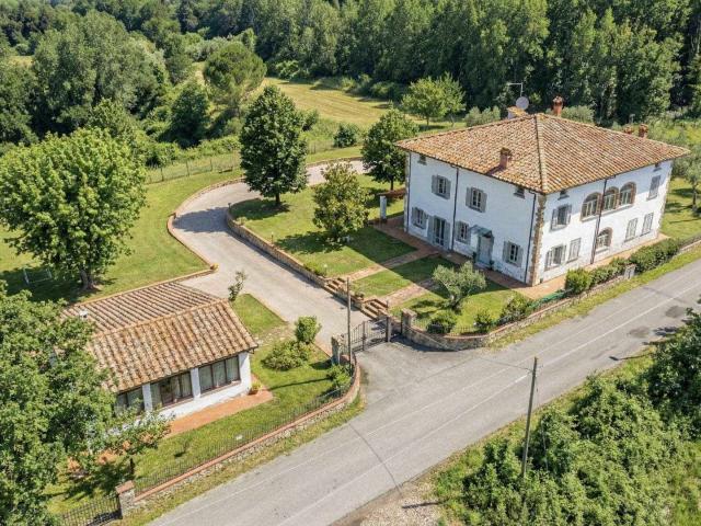 PANORAMICA DELL'IMMOBILE E POSIZIONE 534m² Arezzo