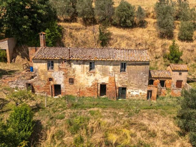 PANORAMICA DELL'IMMOBILE E POSIZIONE 537m² Montepulciano
