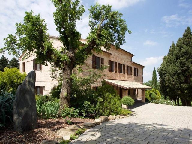 Panoramica Dell'immobile E Posizione 584m² Orciano di Pesaro