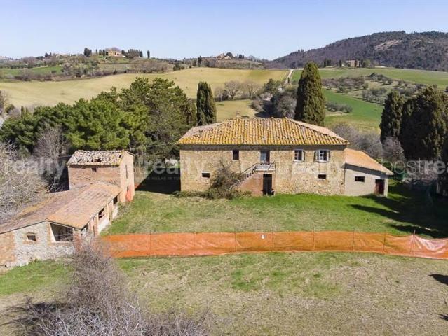 PANORAMICA DELL'IMMOBILE E POSIZIONE 648m² Torrita di Siena
